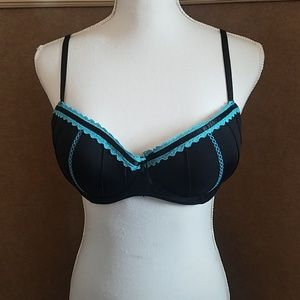 Women's blackand turquoise bra 38C